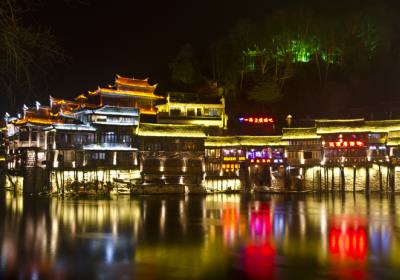 夜游鳳凰古城，感受別樣的古城美